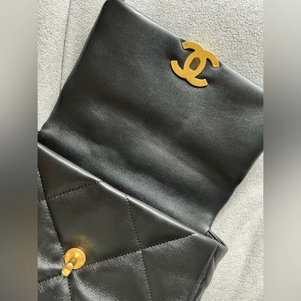 Chanel 19 medium size - Picture 4 of 9